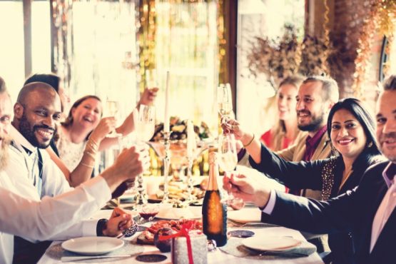 É na festa de Natal que se colocam de lado hierarquias e protoloclos, e em vez da azafama diária, há lugar a um convivio descontraido e divertido entre todos os colegas de trabalho.